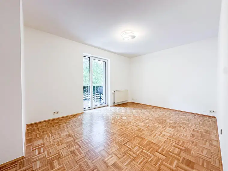 Helle 2-Zimmer-Wohnung mit Extraküche und großem Balkon mit Gartenblick