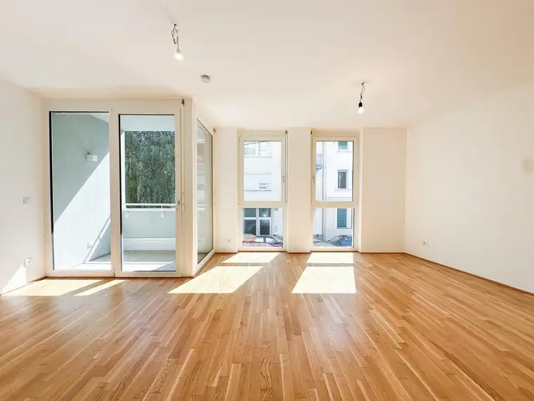 Moderner Studententraum mit sonniger Loggia nahe dem Augarten