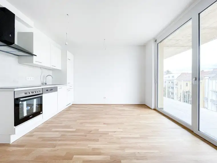 Zentrumsnahe 2-Zimmer-Wohnung mit großem Balkon in den grünen Innenhof
