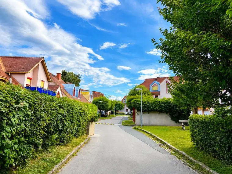 ++ WOHNEN IN ST. PETER ++ 3,5-Zimmer-Wohnung mit Balkon &amp; Tiefgaragenstellplatz
