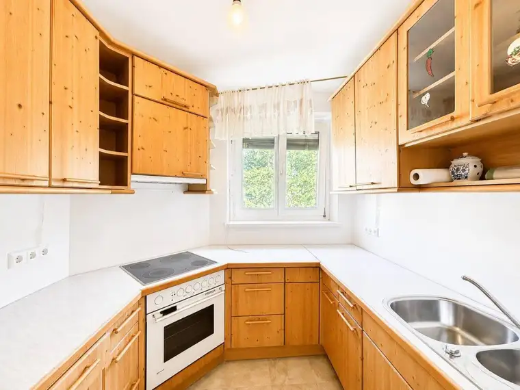 ++ TOP GELEGENHEIT ++ Gepflegte 2-Zimmer-Wohnung (+ extra Küche) mit PKW-Stellplatz in Graz-Straßgang