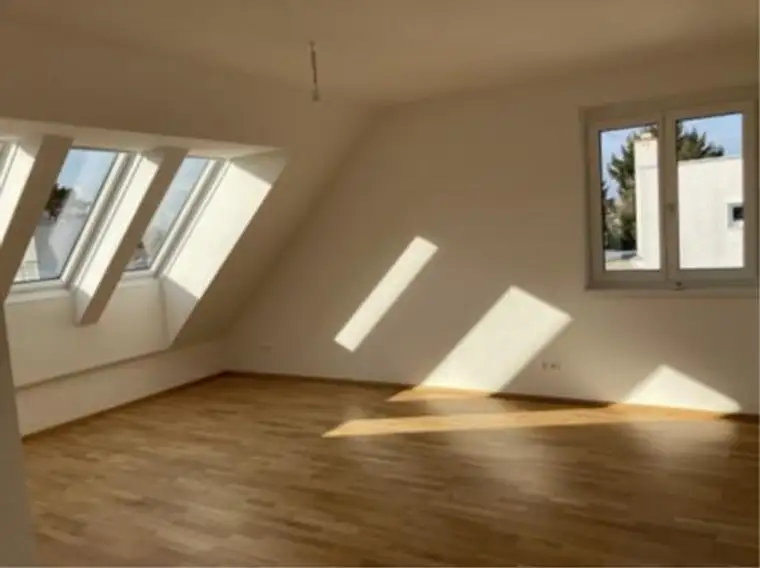 Sonnige 3-Zimmer Dachgeschosswohnung mit Balkon inkl. PKW - Stellplatz - provisionsfrei zu MIETEN