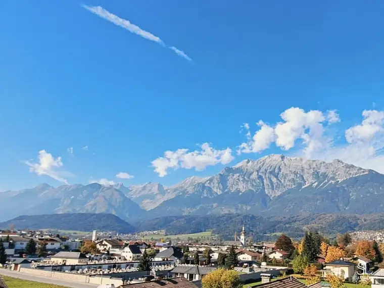 Traumhafte 4 Zimmer Maisonette in Wattens: Balkon, Terrasse und zwei Carport-Autoabstellplätze