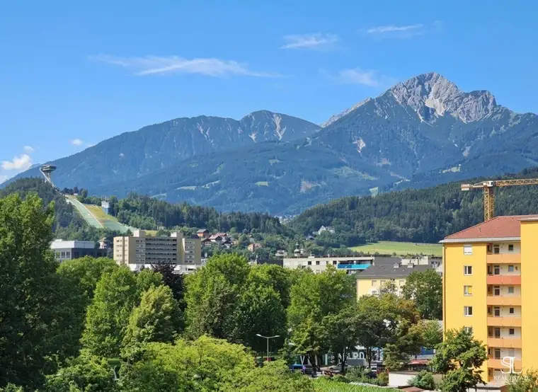 Geräumige 4-Zi-Wohnung mit Loggia und Bergblick in Innsbruck