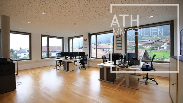 Lichtdurchflutetes Büro im hochwertigen Neubau in Sistrans