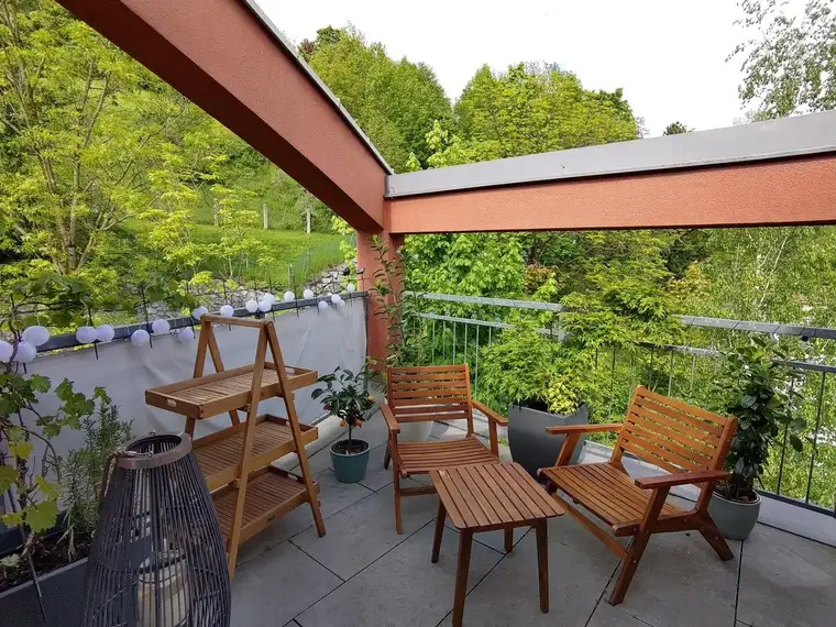 Hochwertig mit Terrasse und Blick ins Grüne!