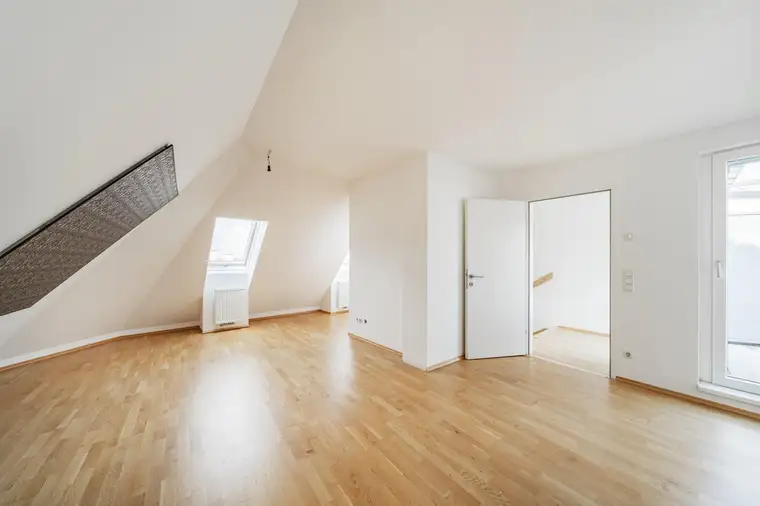 Lichtdurchflutete Dachgeschosswohnung mit hervorragender Verkehrsanbindung im 10. Bezirk! Wunderschönes Maisonette! Terrasse!