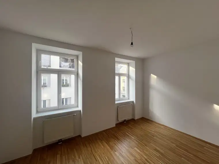 Maximilian Schandl, Kuhn Immobilien GmbH