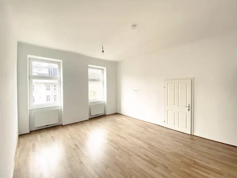 NEU! CHARM &amp; ELEGANZ! IHR 2-Zimmer Wohntraum in topsaniertem Haus!