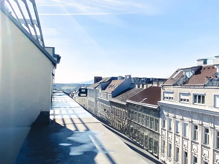 NEU! KAISERLICHER AUSBLICK! Traumhafte 88 m² Maissonette-4-Zimmer-Dachgeschosswohnung mit Blick auf die Gloriette und 3 Außenflächen! ++Nahe Schönbrunn++Perfekte Verkehrsanbindung++