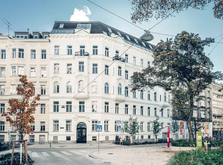 Ideale Bürofläche in Stilaltbau zu vermieten! Parkplätze verfügbar!