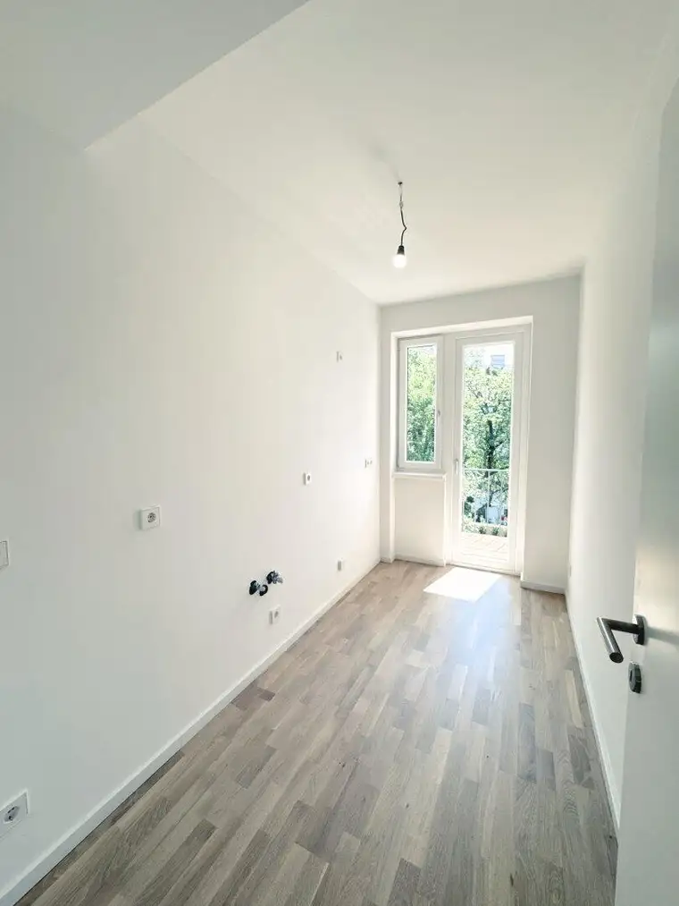Frisch sanierte 3-Zimmer-Wohnung mit hofseitiger Terrasse mit Grünblick! WG-geeignet!