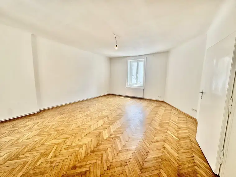Exklusive 4-Zimmer Altbauwohnung am Karlsplatz zu vermieten!