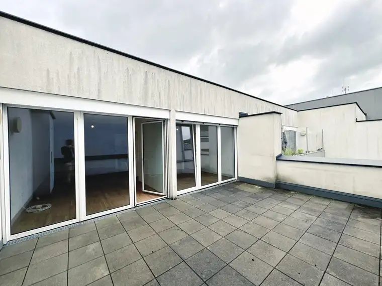 NEU! Wohnen im Grünen! Lichtdurchflutete 2-Zimmerwohnung mit Terrasse an der Wiener Stadtgrenze! Tiefgaragenstellplätze verfügbar!