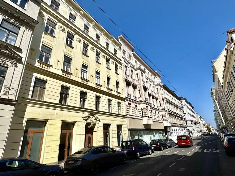 Attraktives Geschäftslokal/Büro mit eigenem Garten in bester Geschäftslage in Wien!