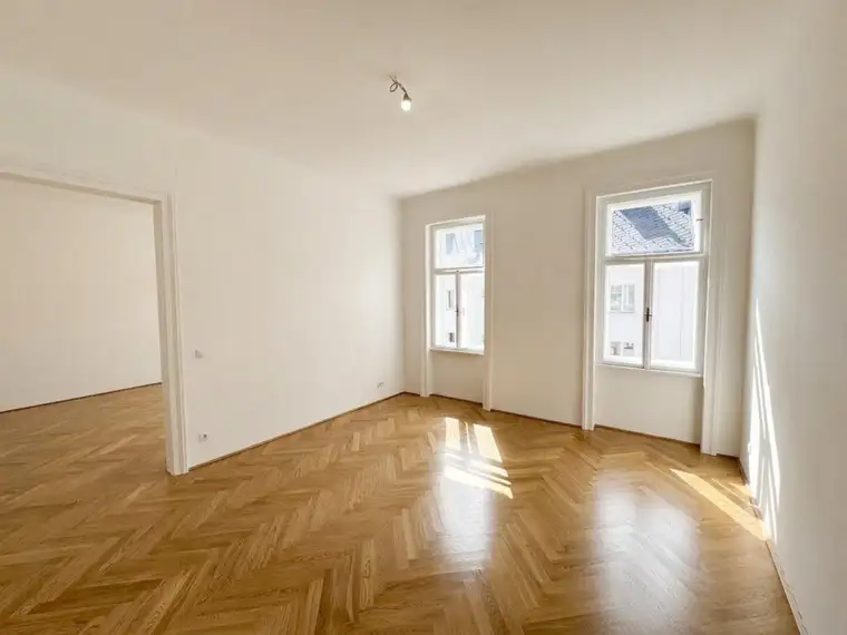 ERSTBEZUG in Top-Lage! Altbau-Charme im Herzen von Mariahilf! Sanierte 3-Zimmer-Wohnung!