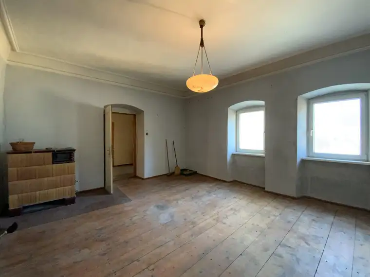 Schwaz Altstadt - gesamtes Stockwerk mit ca 160 m² Wohnfläche - sofort verfügbar