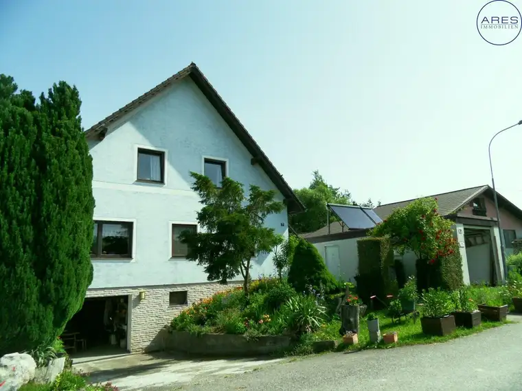 Einfamilienhaus in sehr gutem Zustand mit schönen Garten in toller Lage