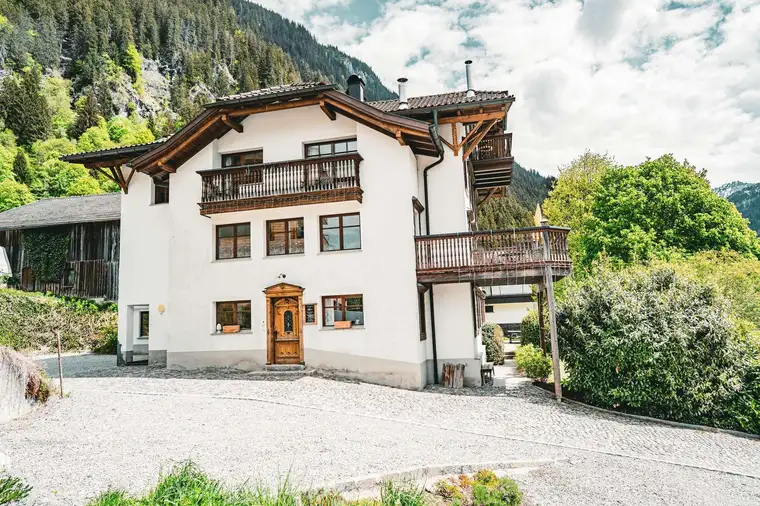 Historische Alpenvilla mit Ferienwohnungen in Gaschurn, Montafon
