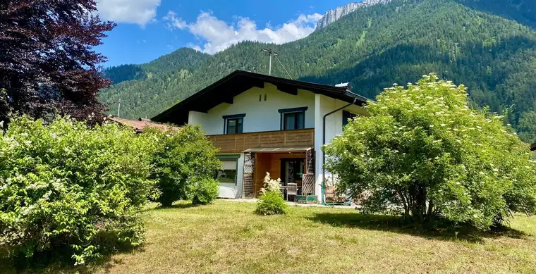 Panoramawohnen in Waidring|Zweifamilienhaus mit freiem Blick auf Berge und Wiesen