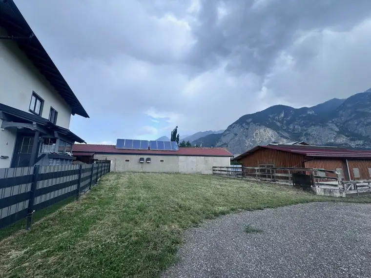 Wunderschönes ebenes Grundstück in zentraler Lage in Kematen zu verkaufen