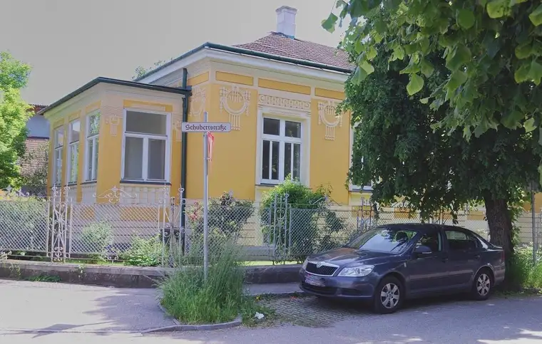 Stadtvilla als Büro, Ordination oder Wohnung 90 m² - direkt am Zentrum mit Burgblick