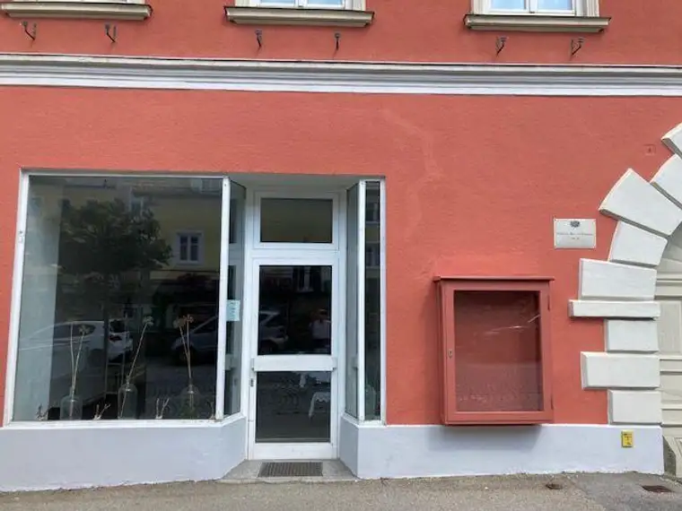 Ab sofort verfügbar: Vielseitiges 85 m² Geschäftslokal im Herzen der Altstadt