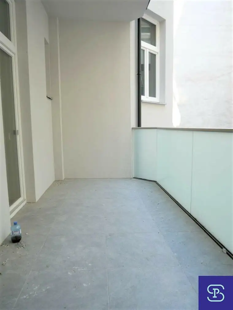 Provisionsfrei: Unbefristeter 98m² Altbau mit 11m² Süd-Loggia und Einbauküche - 1070 Wien!