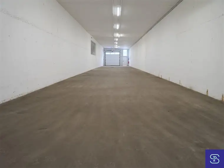 Ebenerdige 218m² Lagerfläche mit Rolltor Nähe Rautenweg - 1220 Wien