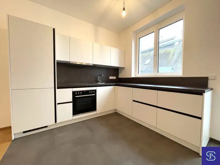 Sommer-Aktion: Helle 68m² DG-Wohnung mit Lift und optionalem Balkon Nahe U4 Pilgramgasse - 1050 Wien