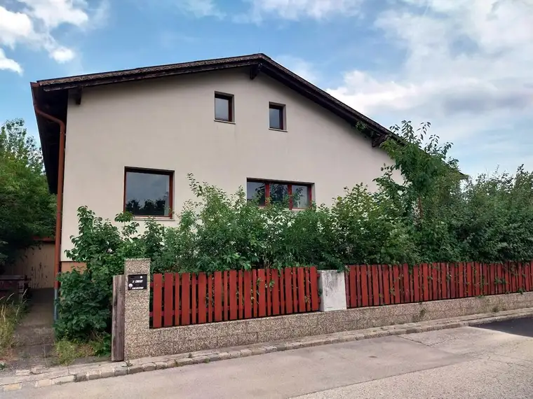 Renovierungsbedürftiges Einfamilienhaus mit Potenzial in attraktiver Lage