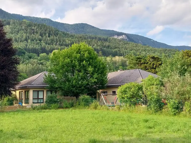 Raum für neue Ideen – Ehemaliger Kindergarten mit vielseitigem Entwicklungspotenzial in Payerbach