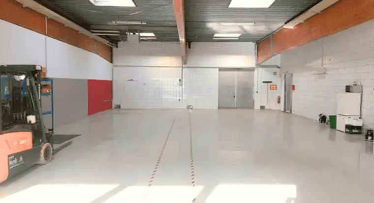 PROVISIONSFREI - Halle ca 215 m2 mit Tor u Gehtüre u Epoxidharzboden