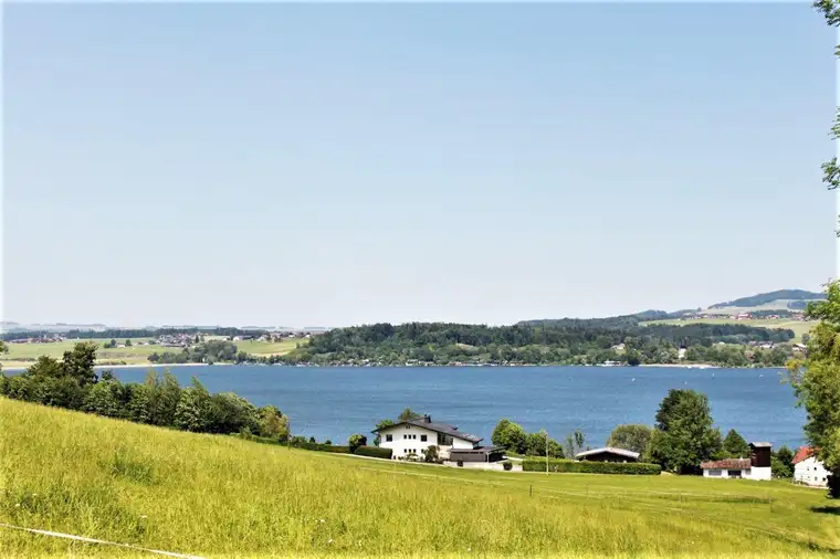 LICHTDURCHFLUTETE 3 ZIMMER-WOHNUNG MIT TRAUMHAFTEM SEEBLICK IN HENNDORF!