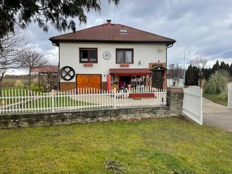 HAUS IM GRÜNEN UND RUHELAGE!