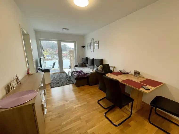 Neuwertige Mietwohnung mit Balkon und hochwertiger Ausstattung ...! (Barrierefrei)