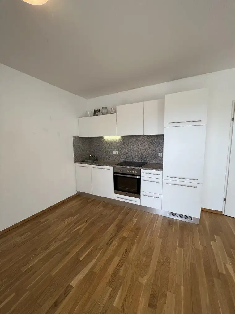 Zentrale Mietwohnung mit Balkon ab sofort!