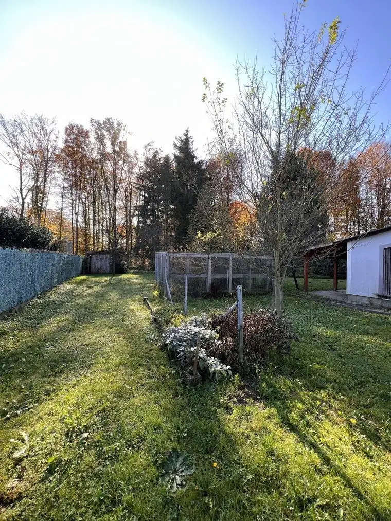 Ruhig gelegenes Ein-Zweifamilienwohnhaus mit großem Garten zu verkaufen!