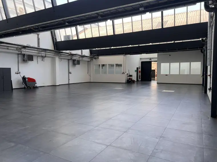 +++ ecobase +++ Hochwertige Produktionshalle bzw Lagerhalle zu vermieten!