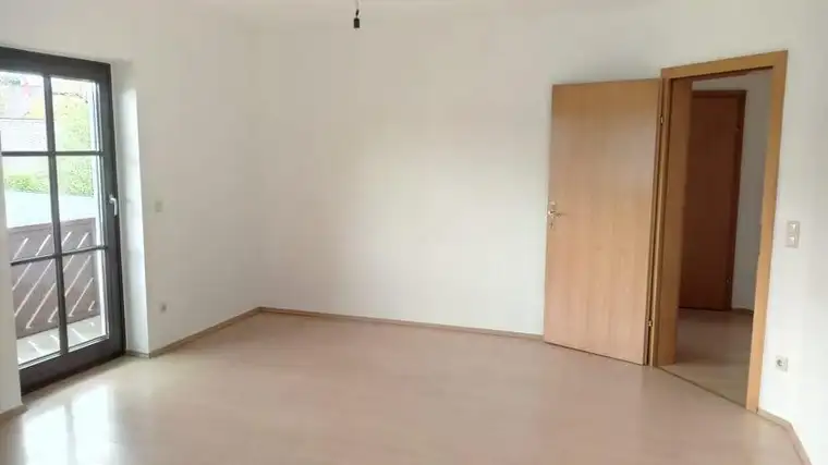 Geräumige 75 m² Wohnung mit Balkon und Tiefgaragenstellplatz zu vermieten