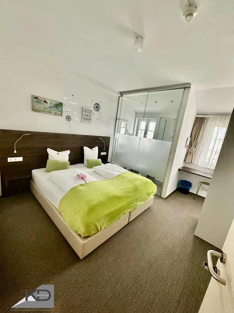 Traumhaftes Hotel am Wörthersee mit Hoherendite- Gepflegte Ambiente, 12 Zimmer, 1 Appartement eigener Garten &amp; Parkplätze, perfekt für Gastgewerbe!