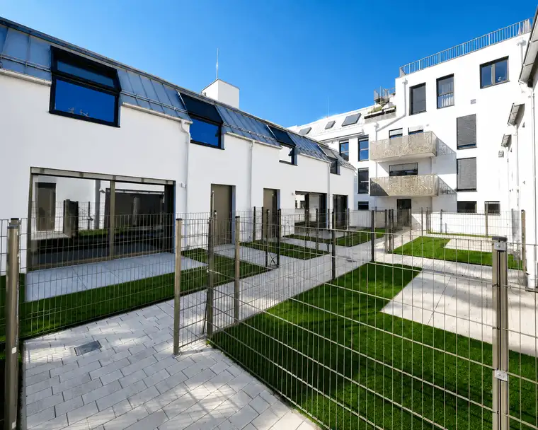 FIRE SALE! Design trifft Nachhaltigkeit - Exklusives Townhouse mit Südgarten, Erdwärme &amp; Kühlung in absoluter Ruhelage