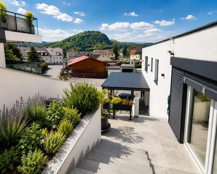 EXKLUSIVE LUXUSVILLA IN ALLAND - INFINITY-POOL, PRIVATER WELLNESSBEREICH &amp; ATEMBERAUBENDER PANORAMABLICK