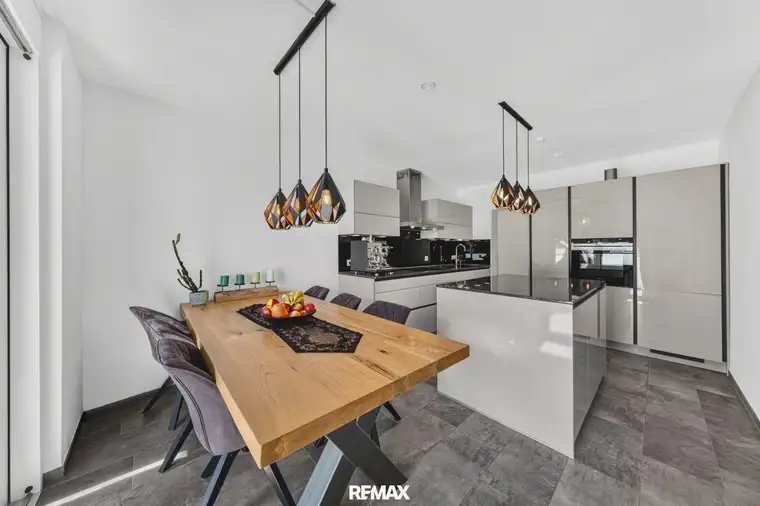 Ihr neues Zuhause mit Kaiserblick- stilvolle Dachgeschosswohnung in Niederndorf zu kaufen!!