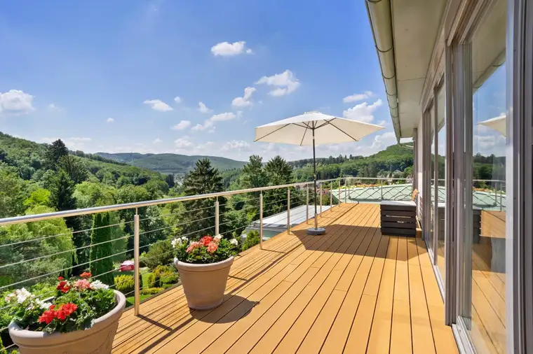 +++ ANWESEN FÜR ZWEI FAMILIEN - MIT EIGENEM PARK UND BLICK ÜBER DEN WIENERWALD +++
