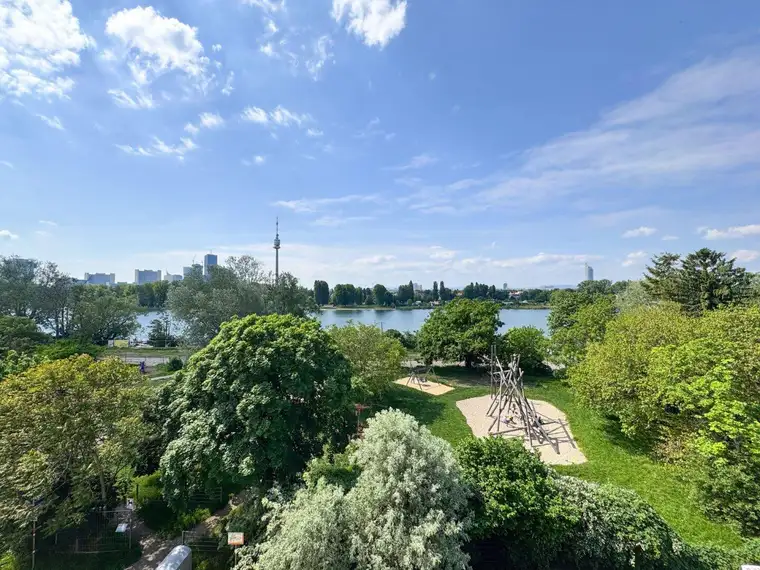 Wohnen am Wasser! 3 Zimmer Wohnung mit 14 m2 großem Balkon mit Blick auf die alte Donau!