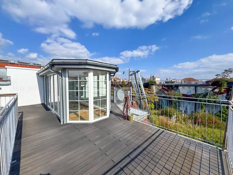 140 m2 große Drei-Zimmer Wohnung mit 40 m2 großer Dachterrasse! Neustiftgasse/ Sankt-Ulrich-Platz!