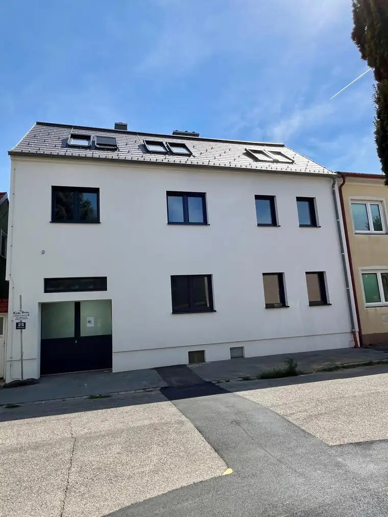 Moderner Erstbezug - 2 Zimmer - Lichtdurchflutete Dachgeschosswohnung mit eigenem Stiegenaufgang - Gemeinschaftsgarten