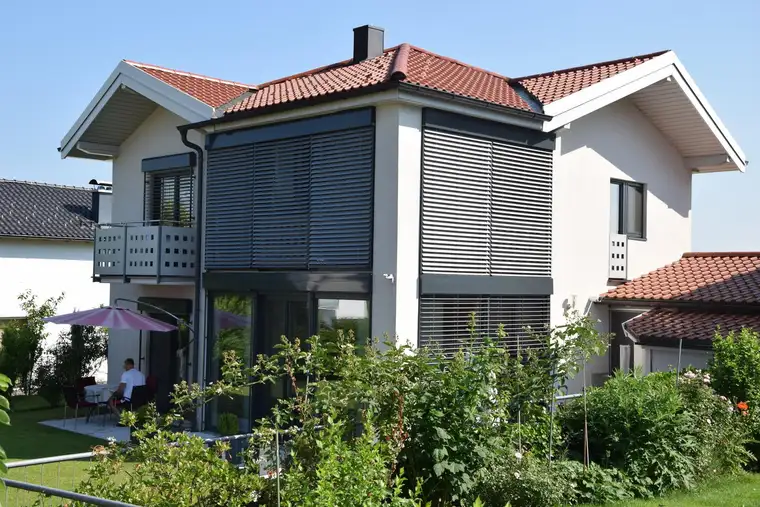 Reserviert: Provisionsfreies modernes 5-Zimmer Einfamilienhaus mit Garten und Carport
