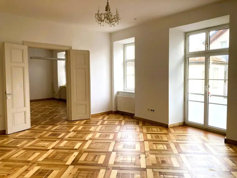 BÜRO / PRAXIS / ORDINATION / KANZLEI - BEEINDRUCKENDER ALTBAU mit KAISERLICHEM FLAIR / 5 RÄUMEN in ZENTRUMSLAGE von BAD ISCHL